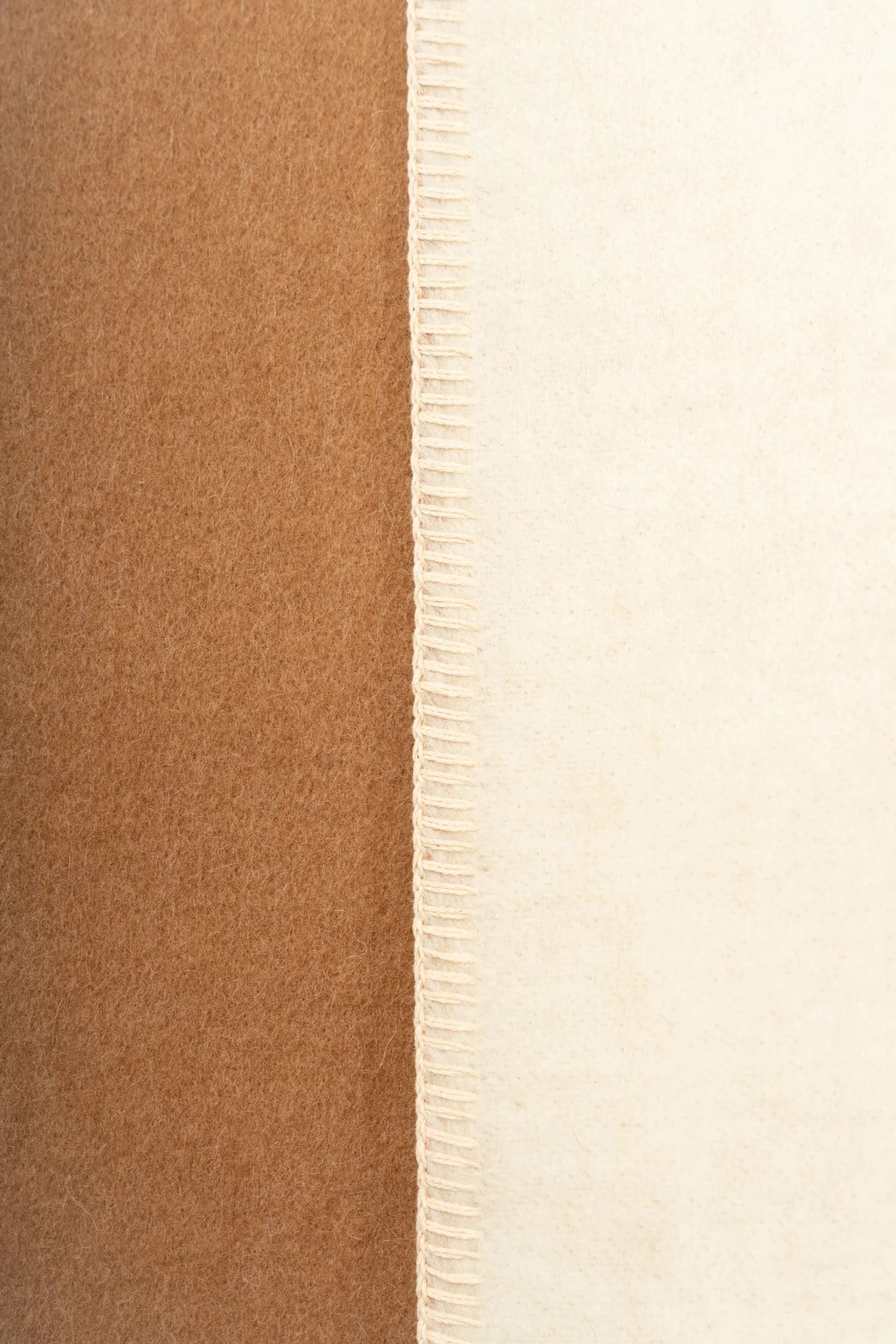 THE UNDYED REVERSIBLE BED BLANKET - ANDEALPA