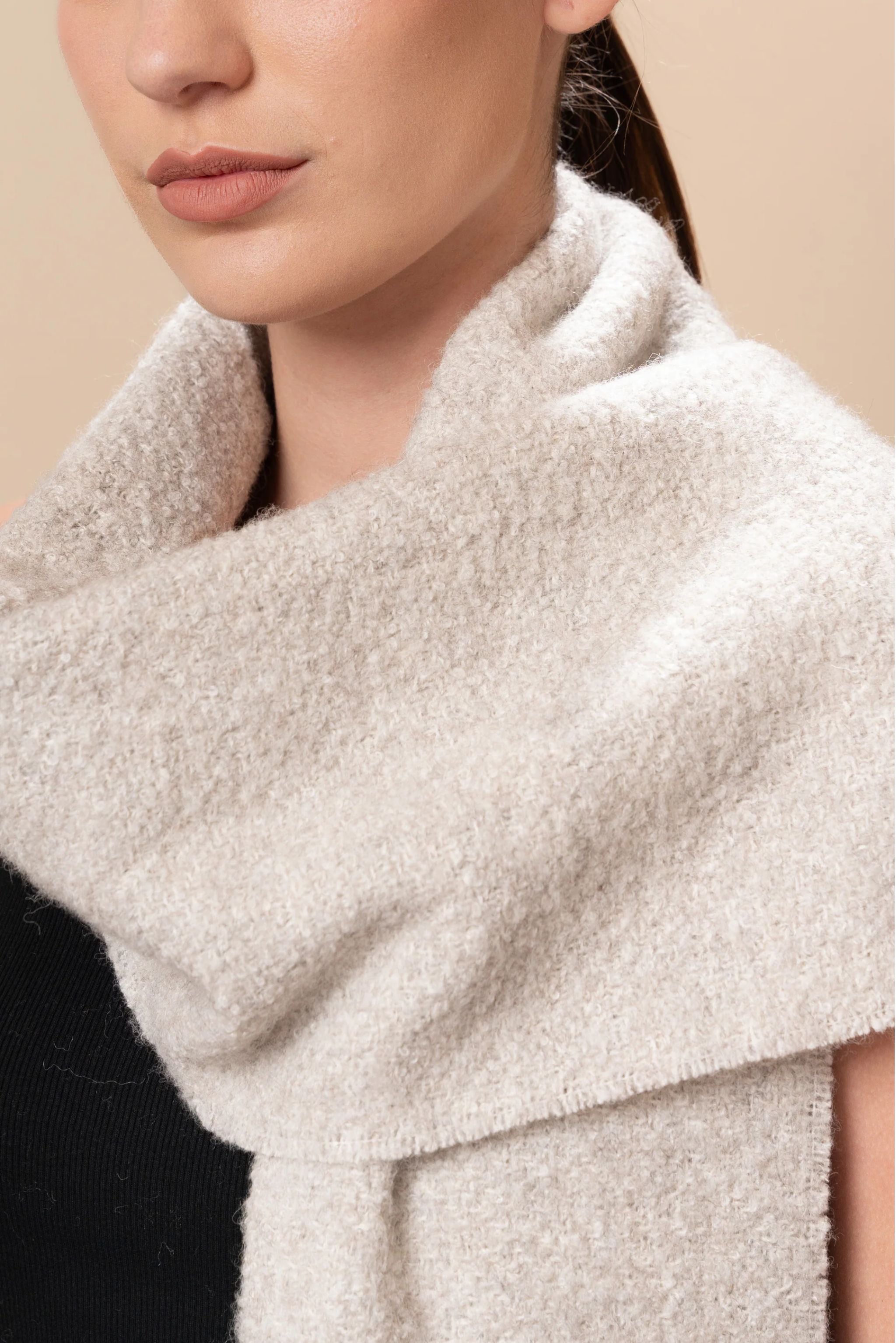 THE UNDYED BOUCLE SCARF - ANDEALPA
